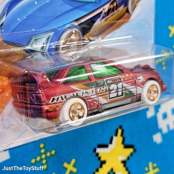 Ford Escort (Red) - HW Winter - Hot Wheels Basic (2021) W3099 3/5 NOC 1:64 - Picture 4 of 6